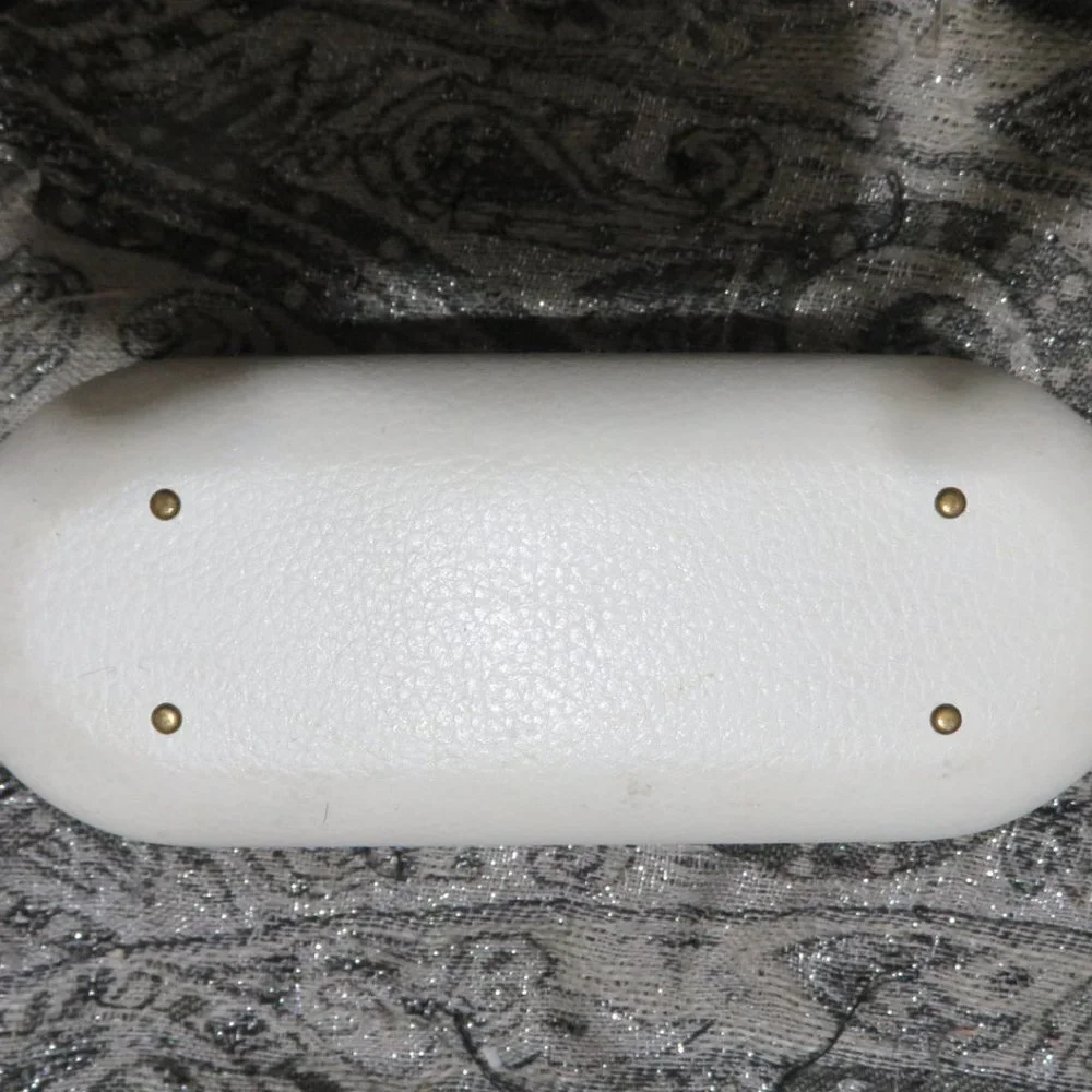 SOLD Chloe eyeglasses or sunglasses case white leather gold nameplate - Picture 3 of 4